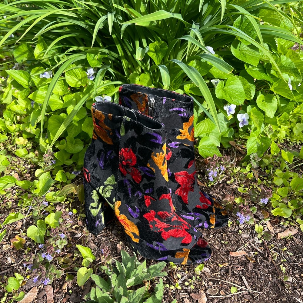 Y2K Steve Madden Velvet Floral Peep Toe Booties - Picture 3 of 8